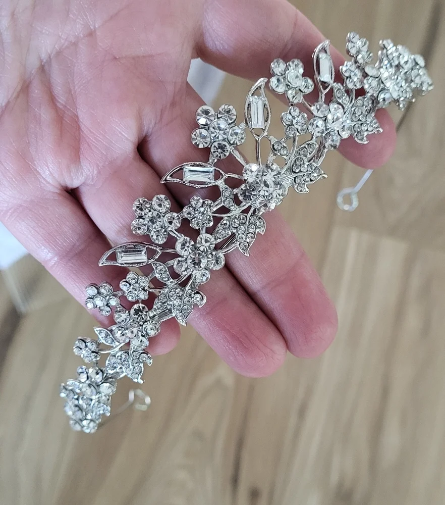 Wedding crown and veil - Picture 8 of 9